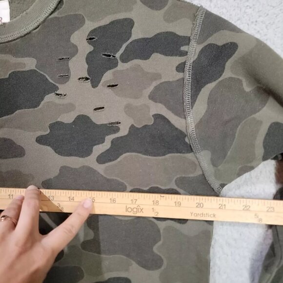 #266 Hollister Camo Sweatshirt Medium Crew Neck Distressed Pullover Camouflage - Picture 2 of 7